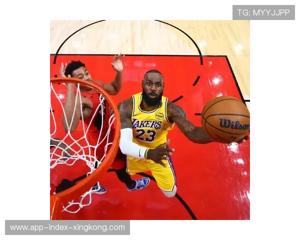 詹姆斯后仰跳投定胜负，湖人赢得宝贵胜利