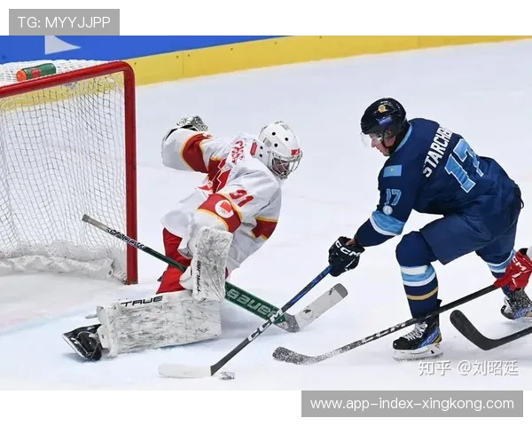 冰球门将视野训练:角度判断与反应速度的修炼 冰球门将视野训练:角度判断与反应速度的修炼