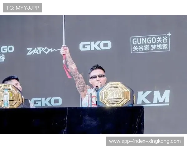 MMA 选手称“我不打他,他会断” MMA 选手称“我不打他,他会断”
